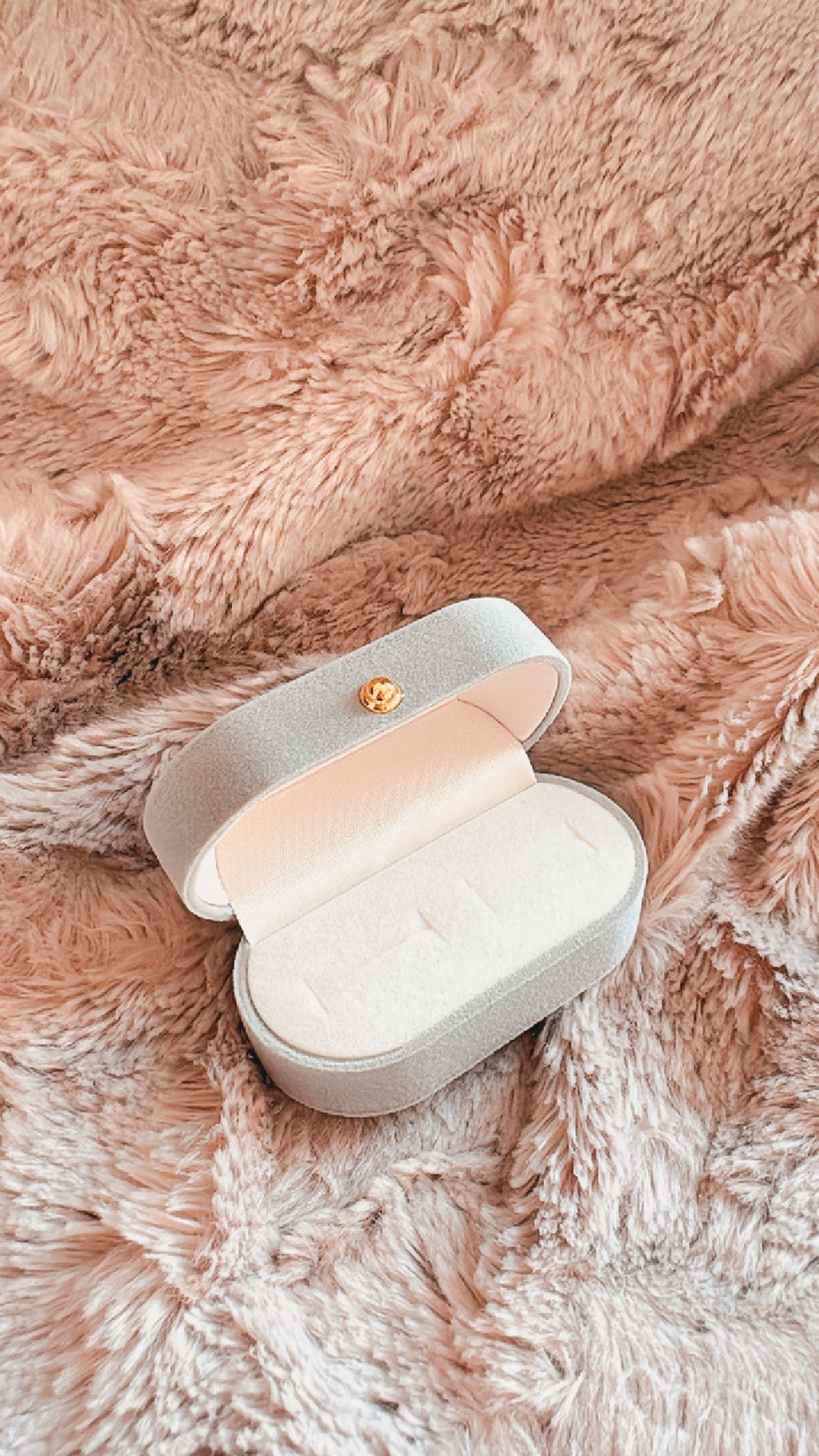 Grey Velvet Ring Holder
